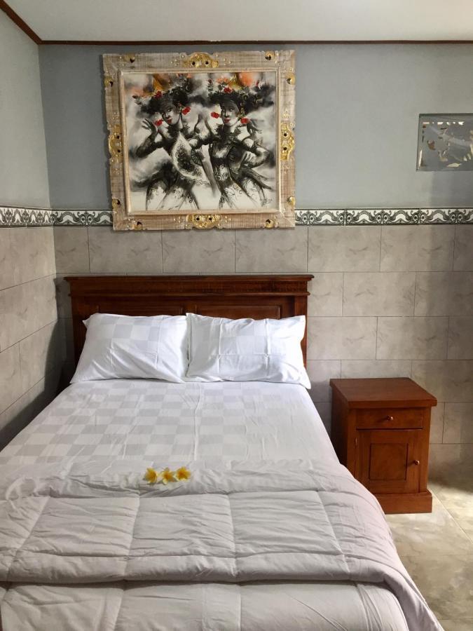 Raditya Homestay Mambat Exteriör bild