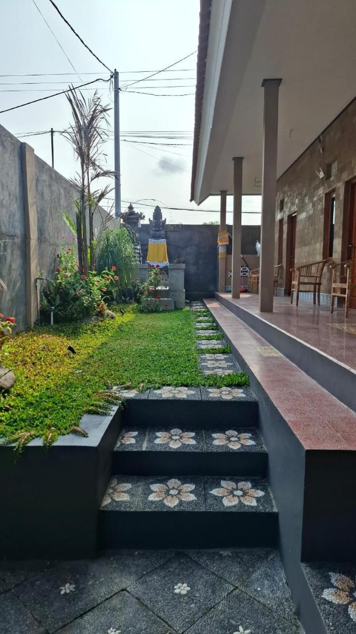 Raditya Homestay Mambat Exteriör bild